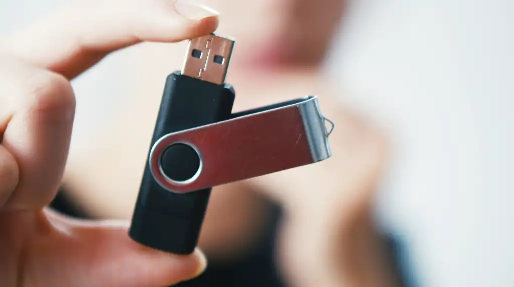 USB flash drive in fingers of user